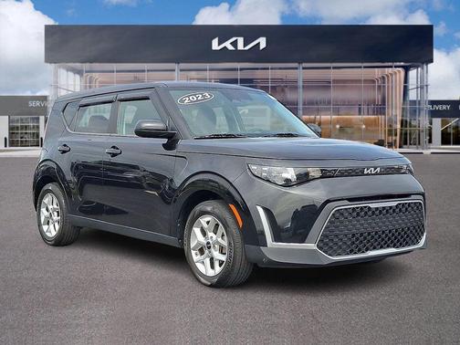 Fusion Black 2023 Kia Soul LX