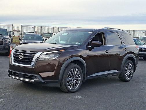 2022 Nissan Pathfinder SL 4WD