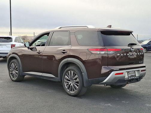 2022 Nissan Pathfinder SL 4WD