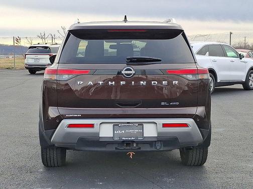 2022 Nissan Pathfinder SL 4WD