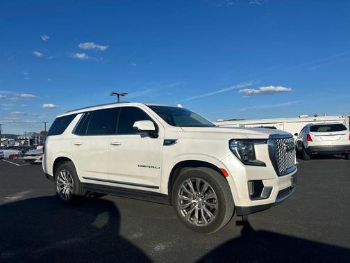 White Frost Tricoat 2022 GMC Yukon Denali