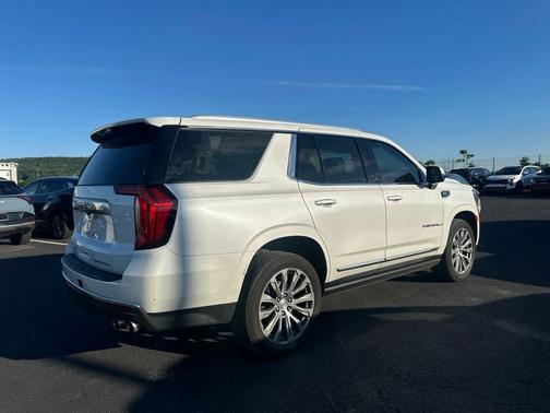 White Frost Tricoat 2022 GMC Yukon Denali