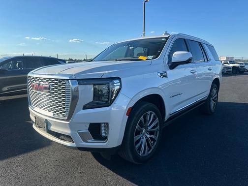 White Frost Tricoat 2022 GMC Yukon Denali
