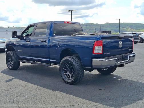Patriot Blue Pearlcoat 2024 RAM 2500 Big Horn Crew Cab 4x4 6'4' Box