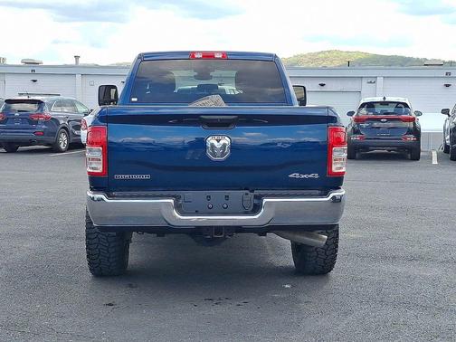 Patriot Blue Pearlcoat 2024 RAM 2500 Big Horn Crew Cab 4x4 6'4' Box