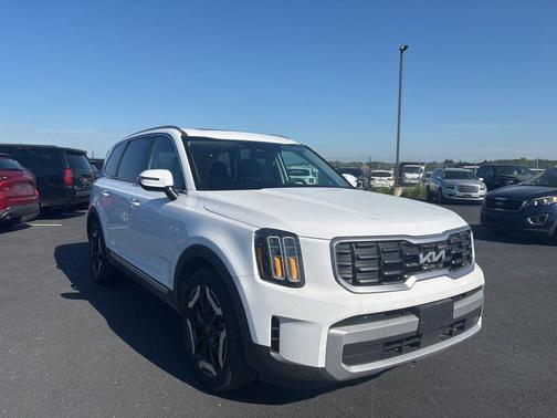 Glacial White Pearl 2024 Kia Telluride S