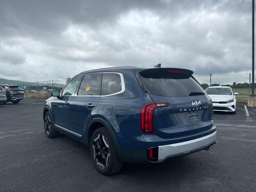Midnight Lake Blue 2024 Kia Telluride S