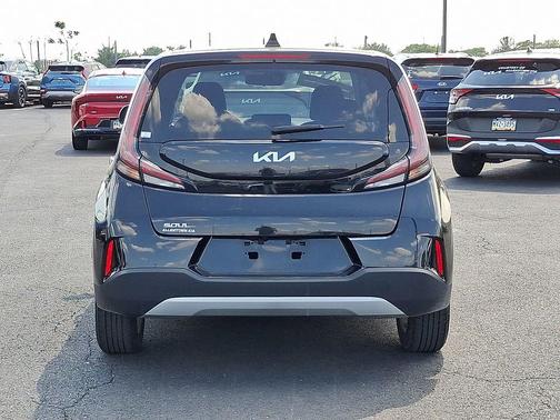 Fusion Black 2024 Kia Soul LX
