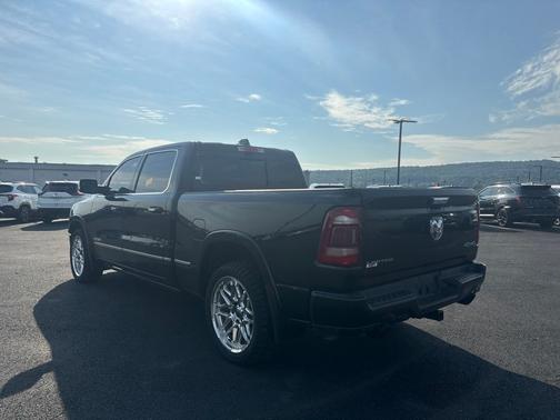 Diamond Black Crystal Pearlcoat 2020 RAM 1500 Limited