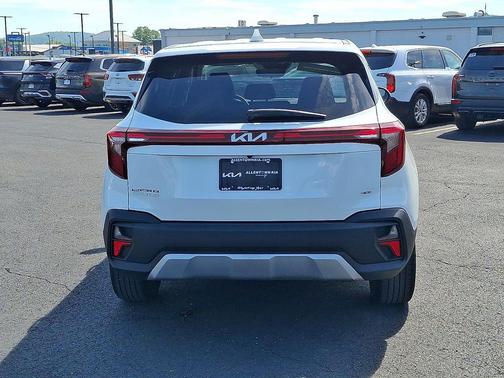 Snow White Pearl 2024 Kia Seltos LX