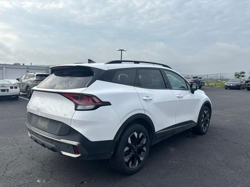 Glacial White Pearl 2023 Kia Sportage X-Line