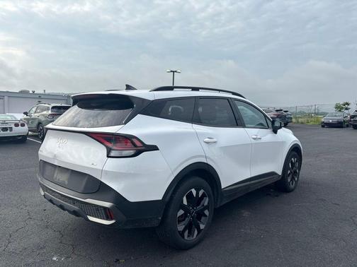 Glacial White Pearl 2023 Kia Sportage X-Line