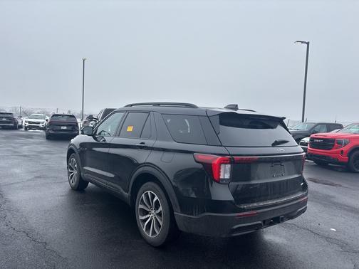 Black Metallic 2025 Ford Explorer ST-Line 4WD