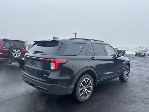 Black Metallic 2025 Ford Explorer ST-Line 4WD