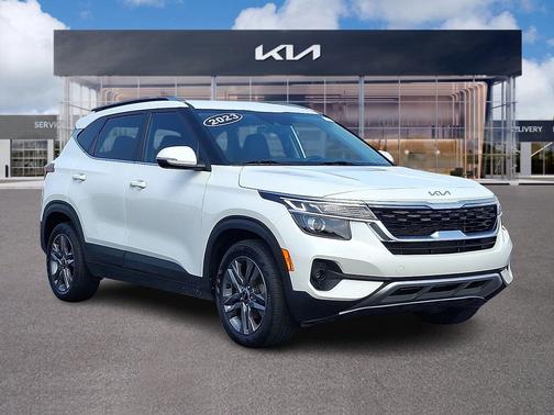 Snow White Pearl 2023 Kia Seltos S