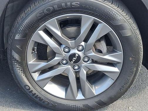 Snow White Pearl 2023 Kia Seltos S
