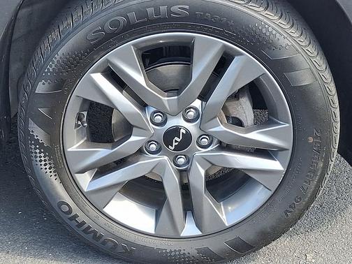 Snow White Pearl 2023 Kia Seltos S