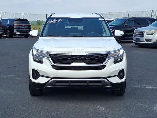 Snow White Pearl 2023 Kia Seltos S