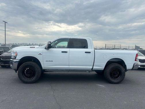 Bright White Clearcoat 2024 RAM 2500 Big Horn Crew Cab 4x4 6'4' Box