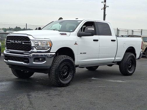 Bright White Clearcoat 2024 RAM 2500 Big Horn Crew Cab 4x4 6'4' Box