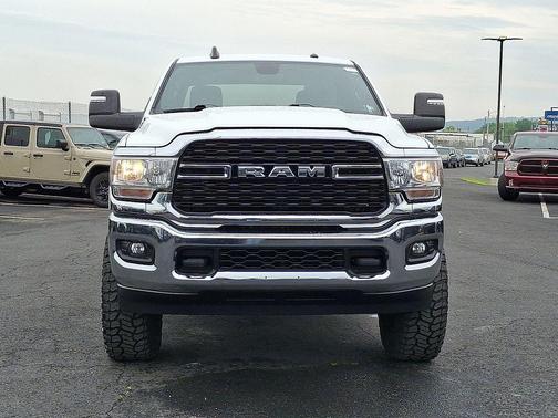 Bright White Clearcoat 2024 RAM 2500 Big Horn Crew Cab 4x4 6'4' Box