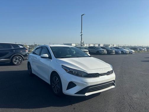 Snow White Pearl 2023 Kia Forte LXS