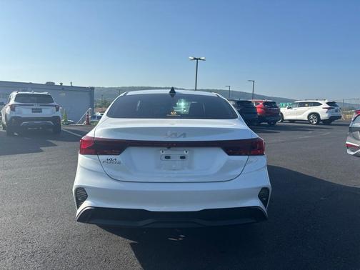 Snow White Pearl 2023 Kia Forte LXS
