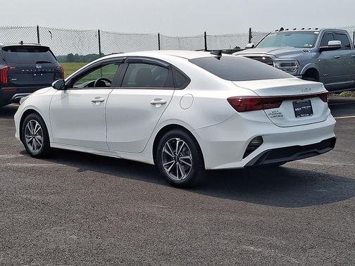 Snow White Pearl 2023 Kia Forte LXS