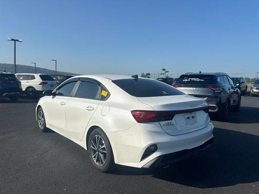 Snow White Pearl 2023 Kia Forte LXS