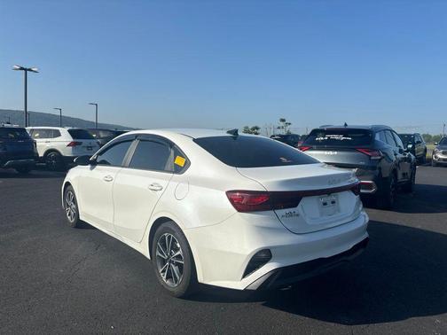 Snow White Pearl 2023 Kia Forte LXS
