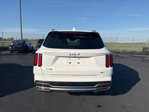 Glacial White Pearl 2023 Kia Sorento SX