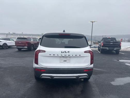 2022 Kia Telluride LX