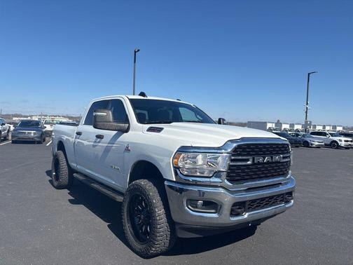 Bright White Clearcoat 2024 RAM 2500 Big Horn Crew Cab 4x4 6'4' Box