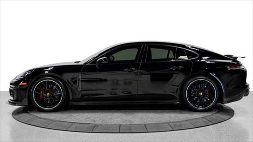 2022 Porsche Panamera Sedan