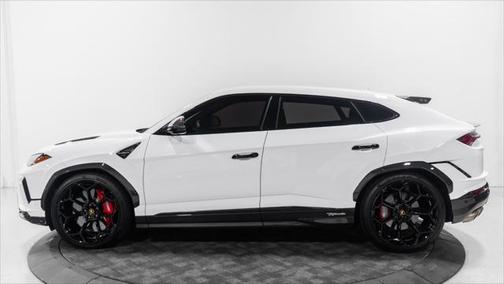 2023 Lamborghini Urus Performante