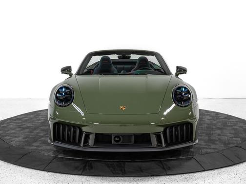 2025 Porsche 911 Carrera 4 GTS