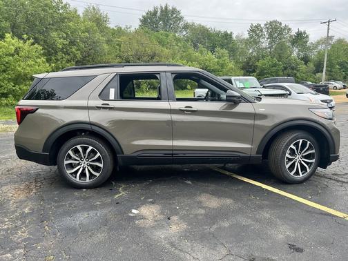 Marsh Gray 2026 Ford Explorer ST-Line