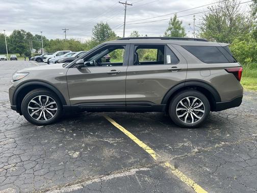 Marsh Gray 2026 Ford Explorer ST-Line