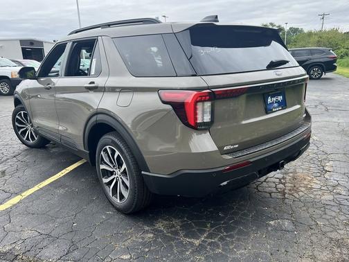 Marsh Gray 2026 Ford Explorer ST-Line