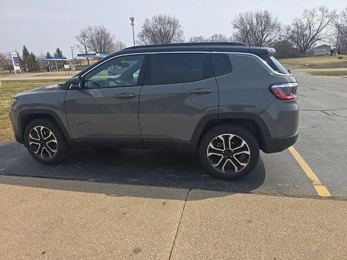 Sting-Gray Clearcoat 2024 Jeep Compass Limited