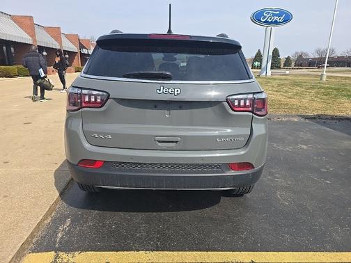 Sting-Gray Clearcoat 2024 Jeep Compass Limited