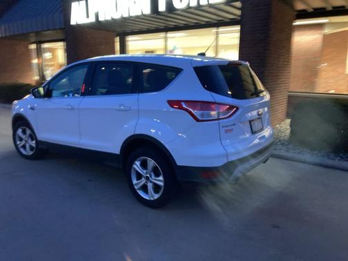 Oxford White 2015 Ford Escape SE