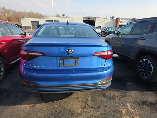 Deep Black Pearl 2024 Volkswagen Jetta 1.5T SE