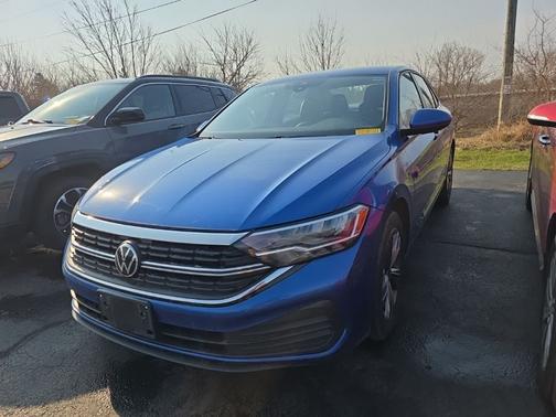 Deep Black Pearl 2024 Volkswagen Jetta 1.5T SE