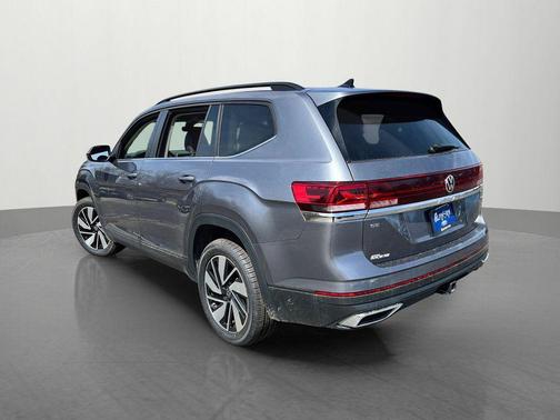 Pure White 2025 Volkswagen Atlas 2.0T SE w/Technology