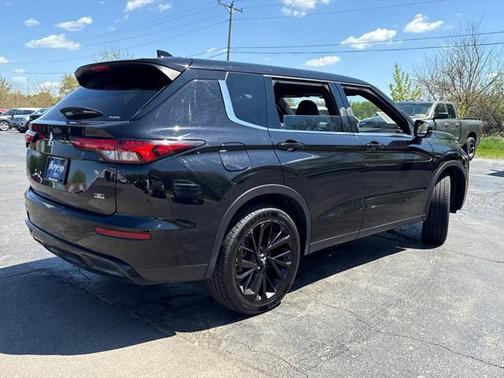 2023 Mitsubishi Outlander SE Black Edition