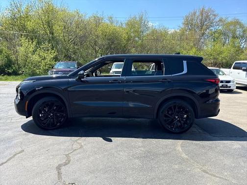 2023 Mitsubishi Outlander SE Black Edition
