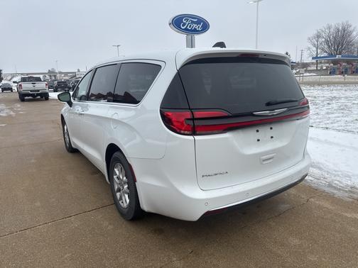 2023 Chrysler Pacifica Touring