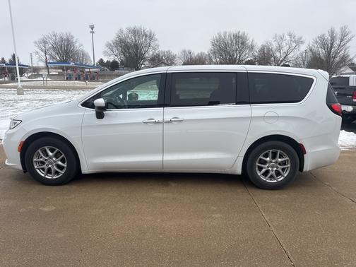 2023 Chrysler Pacifica Touring