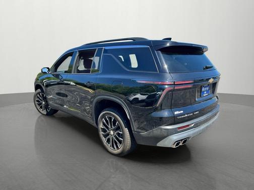 Mosaic Black Metallic 2025 Chevrolet Traverse LT